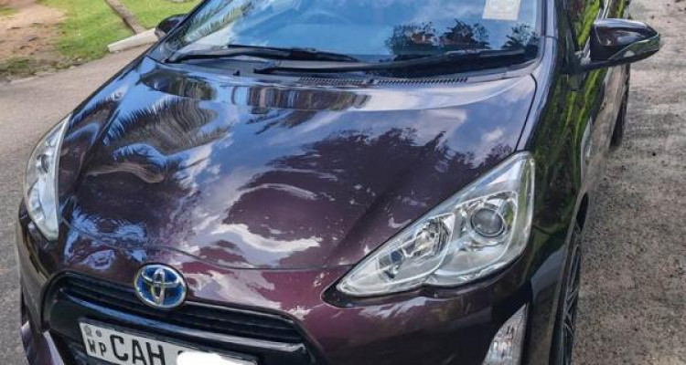 TOYOTA AQUA 2015
