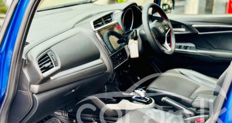 HONDA FIT GP5 2013