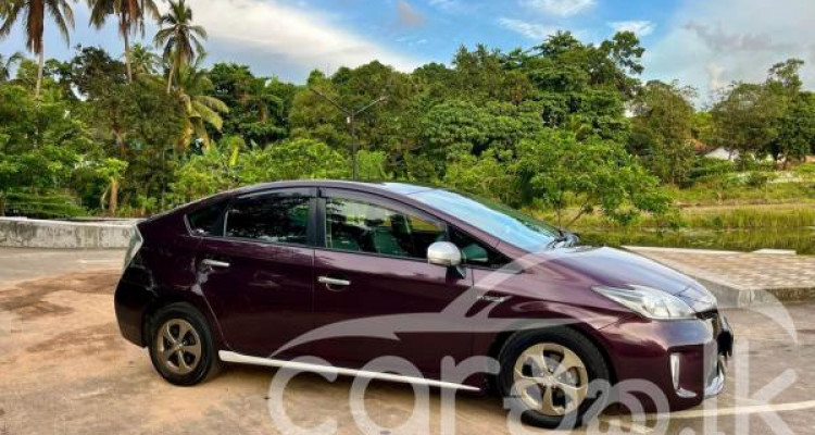 TOYOTA PRIUS 2015