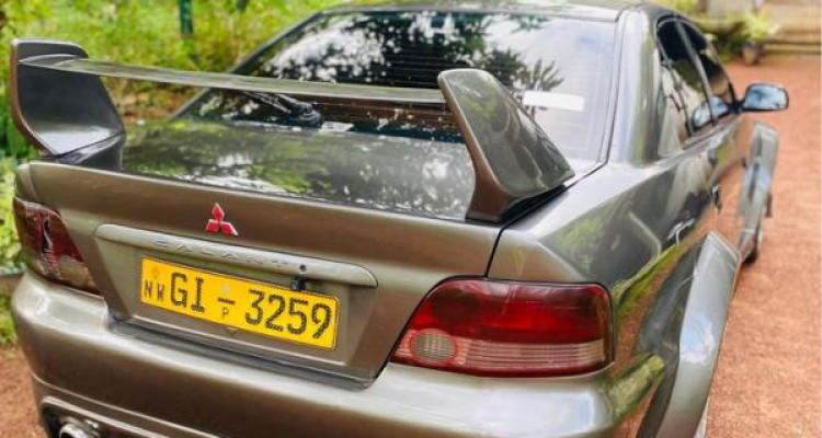 MITSUBISHI GALANT 2001