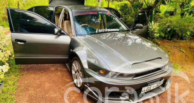 MITSUBISHI GALANT 2001