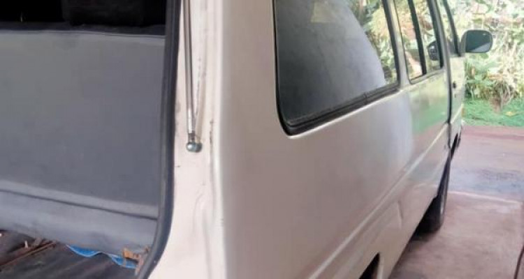 NISSAN LARGO 1990