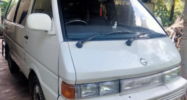 NISSAN LARGO 1990