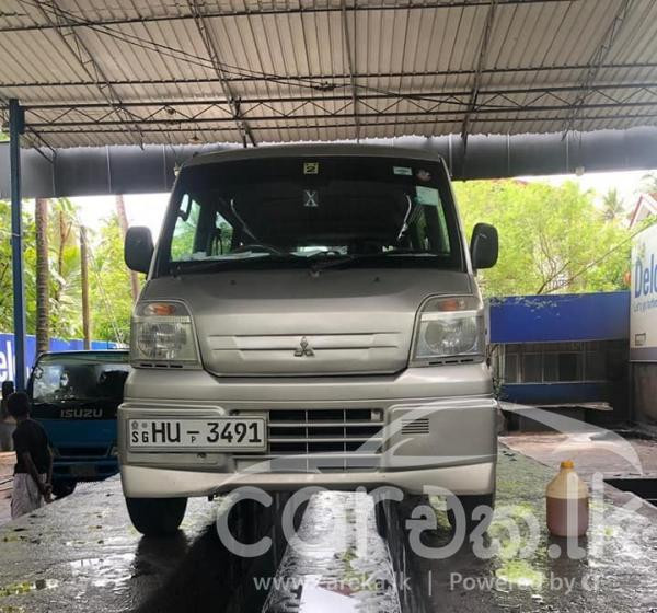 MITSUBISHI MINICAB 2000