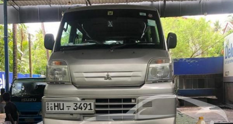 MITSUBISHI MINICAB 2000