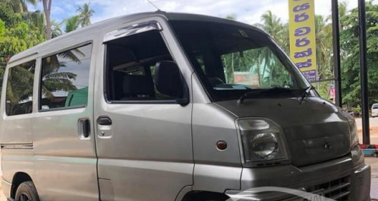 MITSUBISHI MINICAB 2000