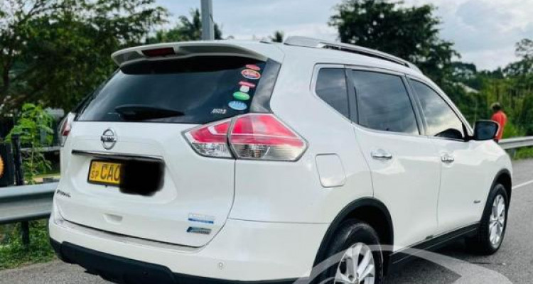 NISSAN X TRAIL 2015