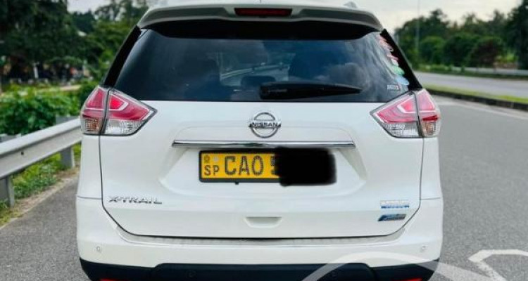 NISSAN X TRAIL 2015