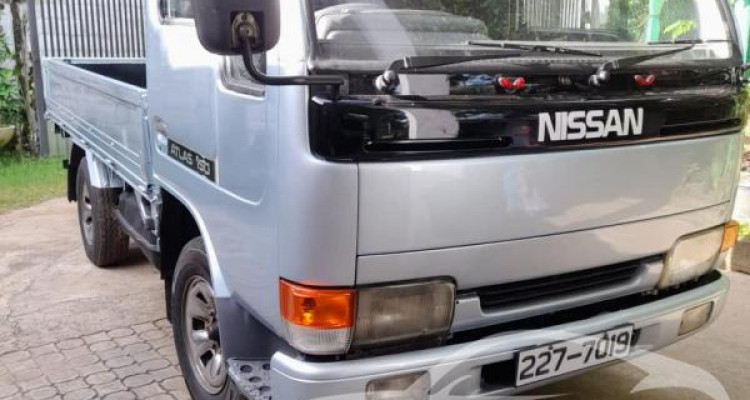 NISSAN ATLAS 1996