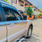 MITSUBISHI MONTERO 2000