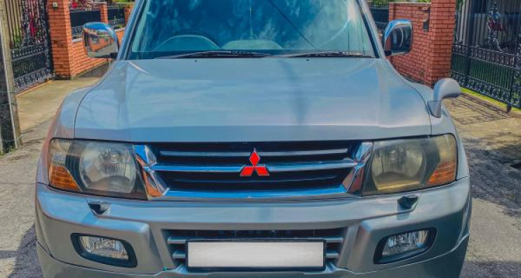 MITSUBISHI MONTERO 2000