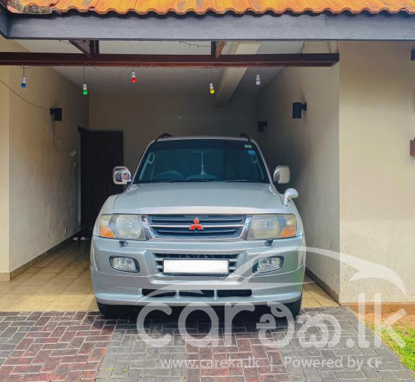 MITSUBISHI MONTERO 2000