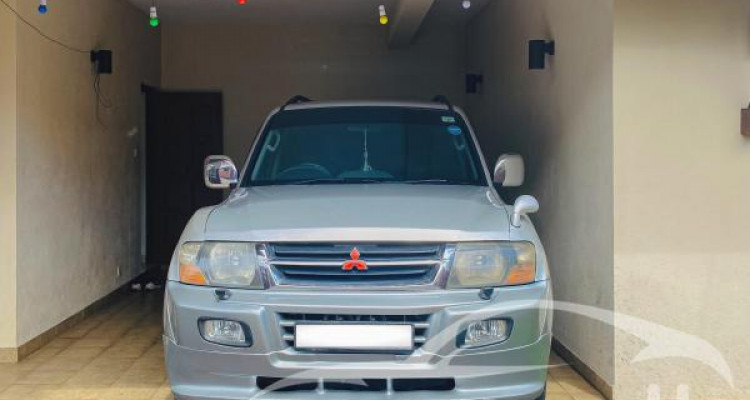 MITSUBISHI MONTERO 2000