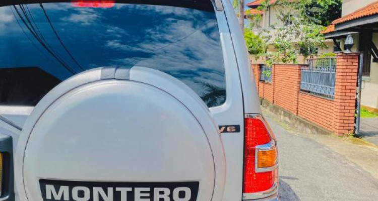 MITSUBISHI MONTERO 2000