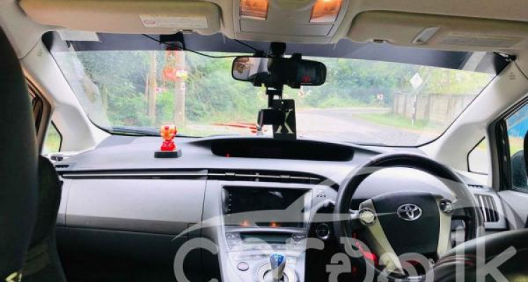 TOYOTA PRIUS 2011