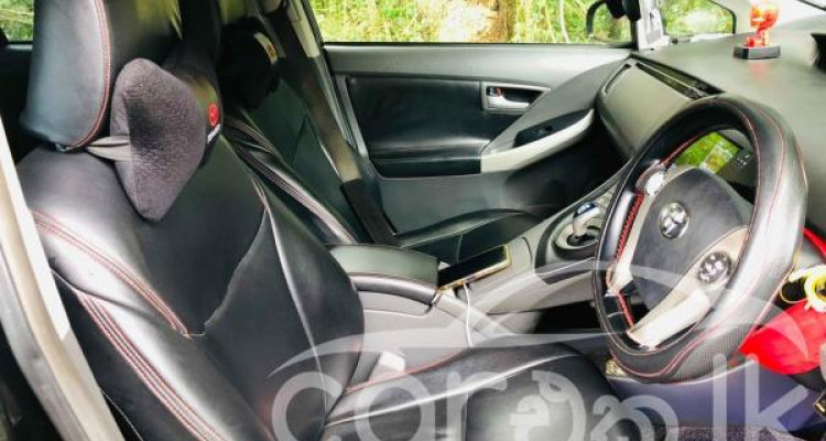 TOYOTA PRIUS 2011