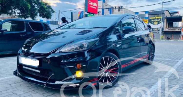 TOYOTA PRIUS 2011