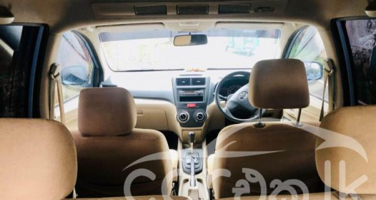 TOYOTA AVANZA 2012