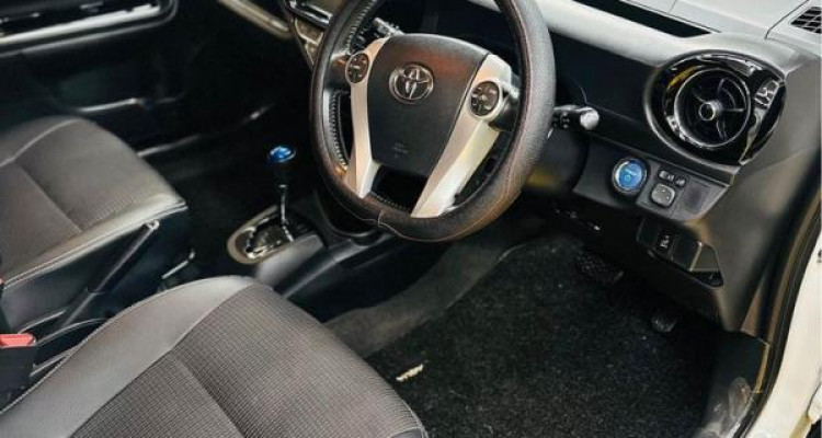 TOYOTA AQUA 2015