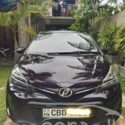 TOYOTA VITZ 2016