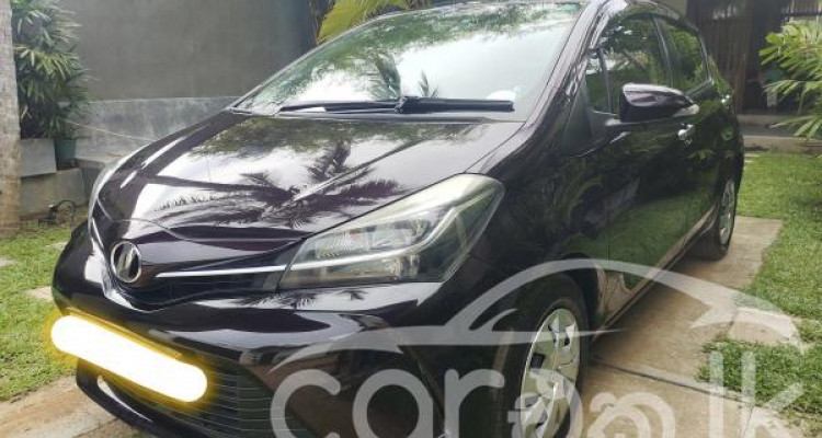 TOYOTA VITZ 2016