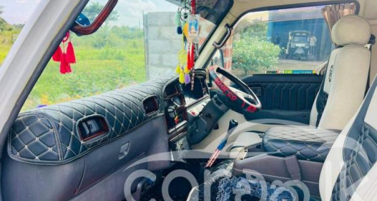 NISSAN CARAVAN 1998
