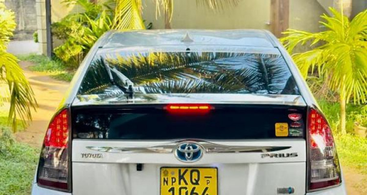 TOYOTA PRIUS 2010