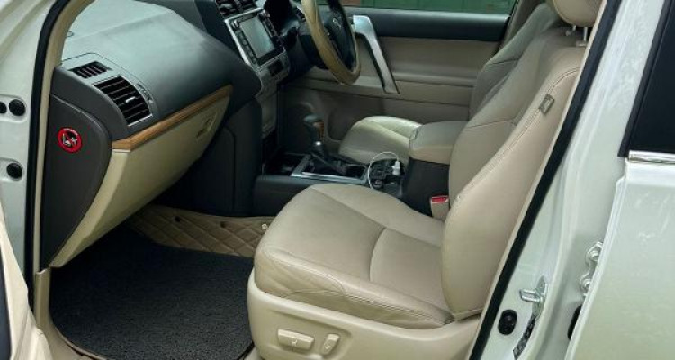 TOYOTA LAND CRUISER PRADO 2017