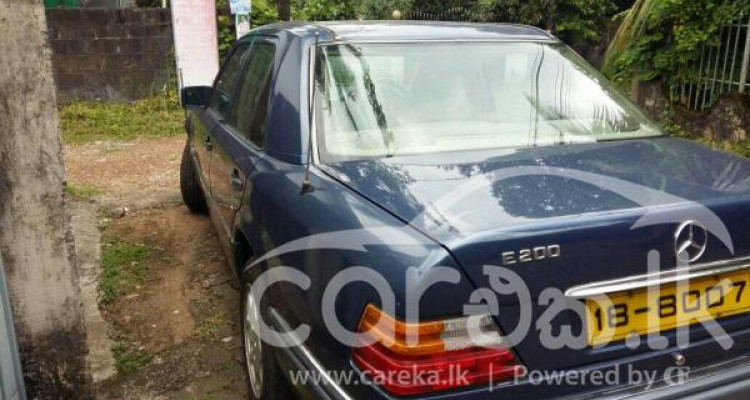 MERCEDES BENZ E200 1993