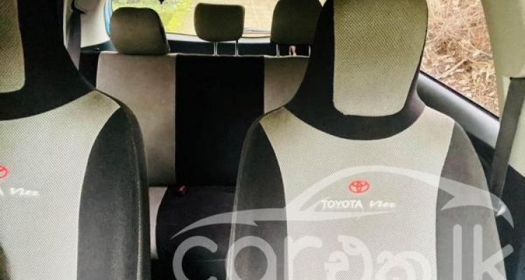 TOYOTA VITZ 2016