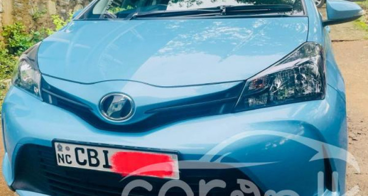 TOYOTA VITZ 2016