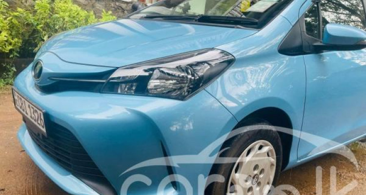 TOYOTA VITZ 2016