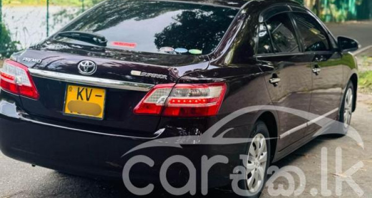 TOYOTA PREMIO 2013