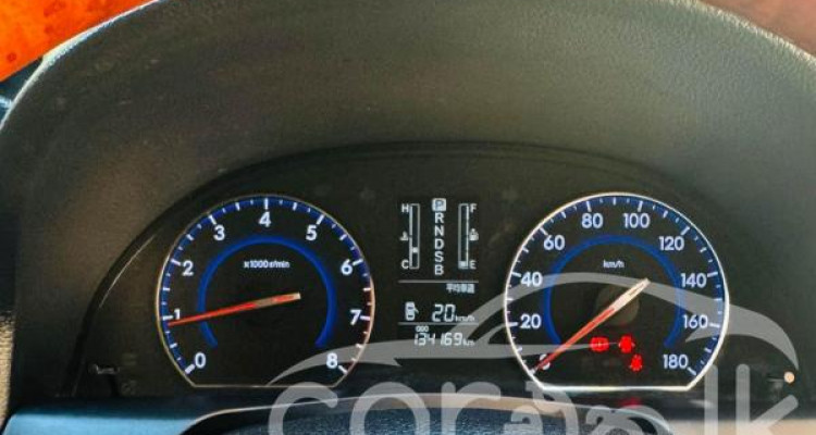TOYOTA PREMIO 2013