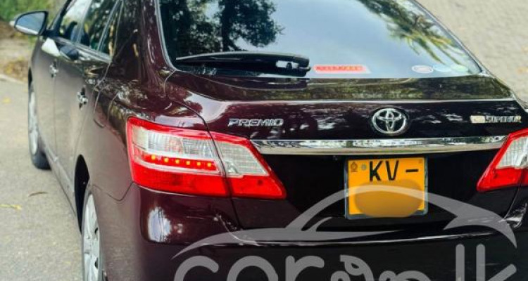 TOYOTA PREMIO 2013