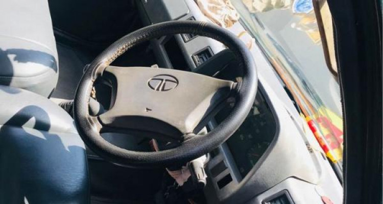 TATA 207 2004