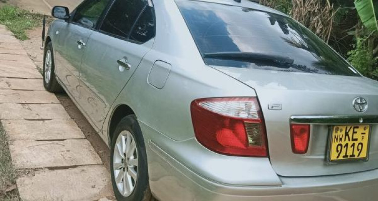 TOYOTA PREMIO 2002