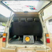 NISSAN CARAVAN 1986