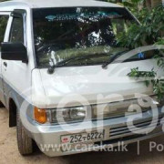NISSAN LARGO 1993