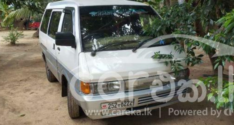 NISSAN LARGO 1993