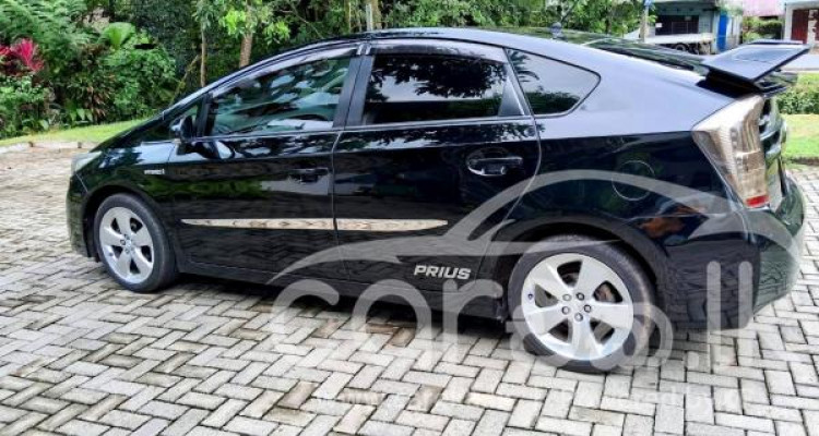 TOYOTA PRIUS 2011