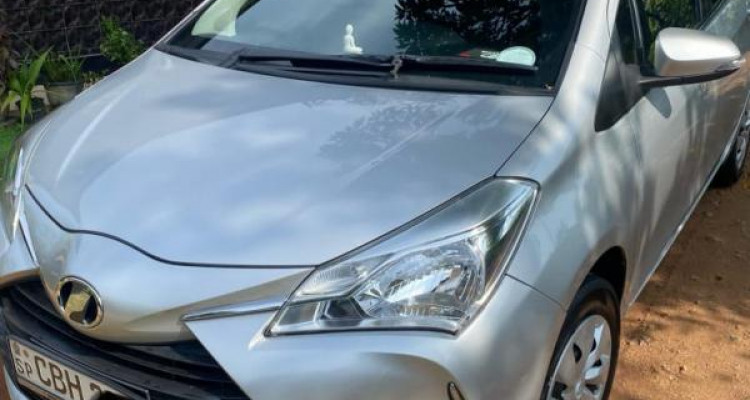 TOYOTA VITZ 2019
