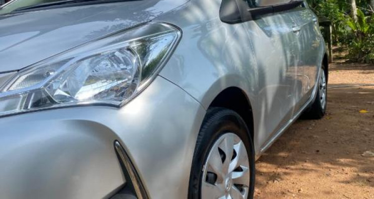 TOYOTA VITZ 2019