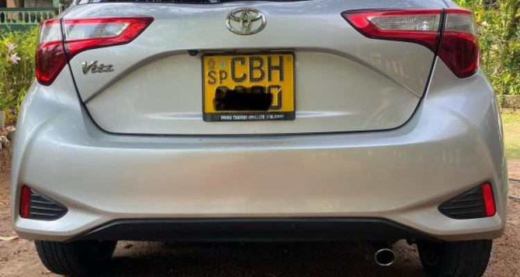 TOYOTA VITZ 2019