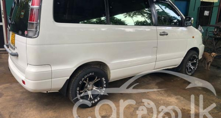 TOYOTA NOAH 2002
