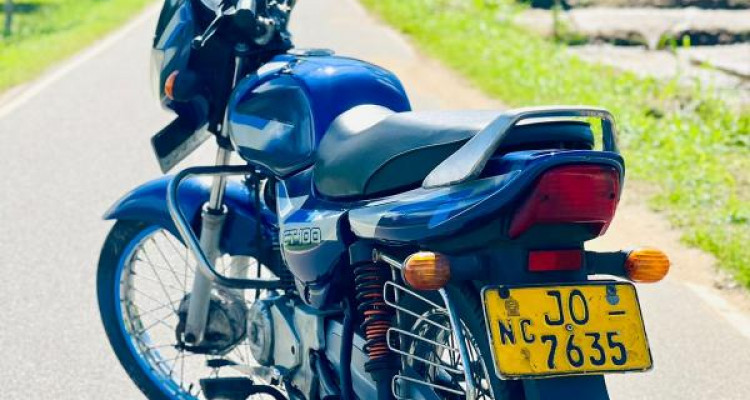 BAJAJ CT100 2004