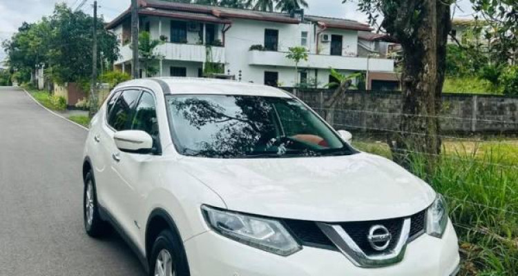 NISSAN X TRAIL 2015