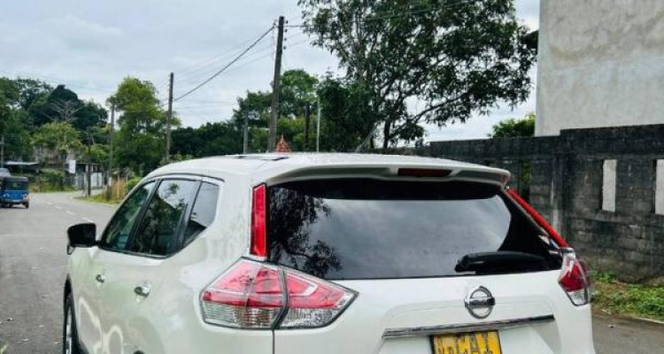 NISSAN X TRAIL 2015
