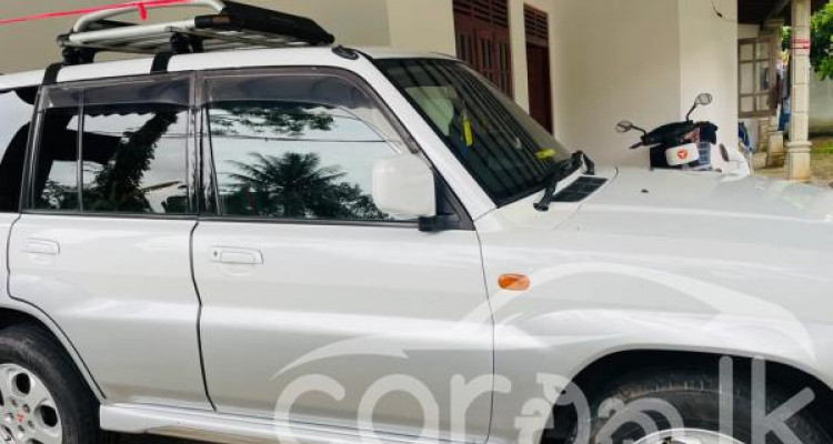 MITSUBISHI PAJERO 2000