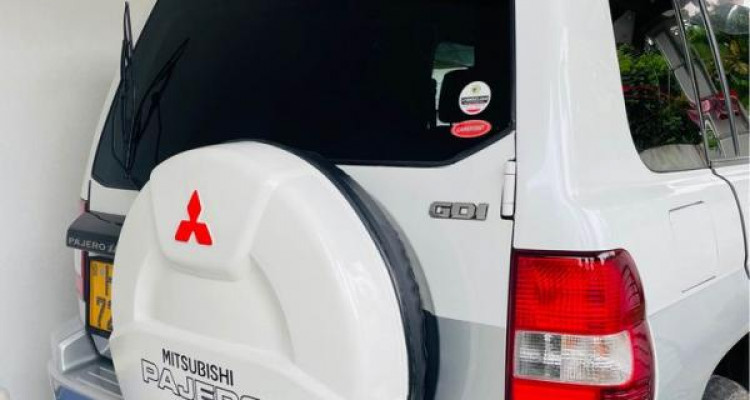 MITSUBISHI PAJERO 2000